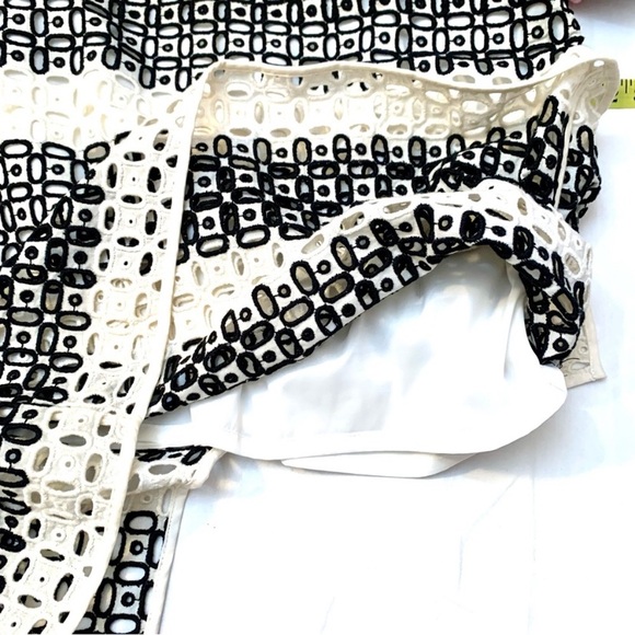 BANANA REPUBLIC STRIPE LACE PENCIL SKIRT BLACK AND OFF WHITE- 8 - Picture 9 of 11